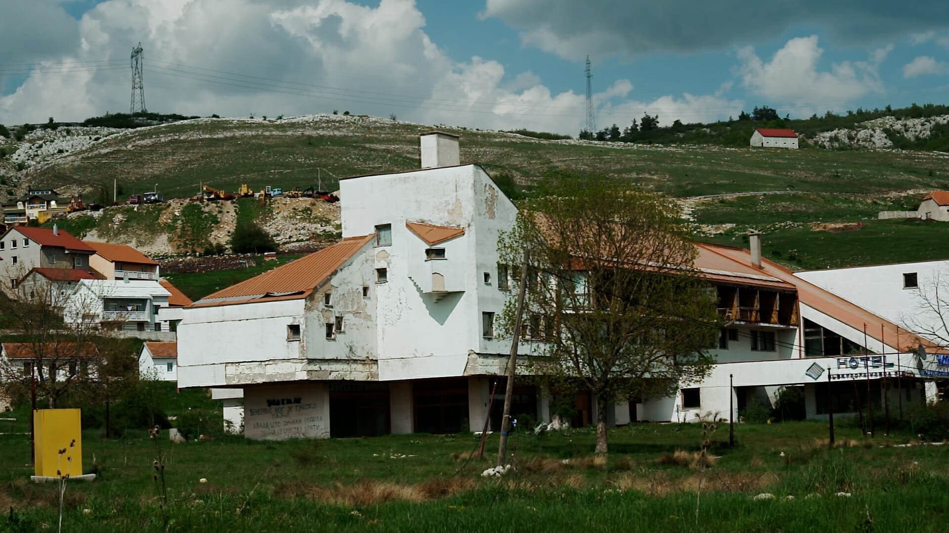 Asim Bašić, Samački hotel TE Gacko, Gacko
